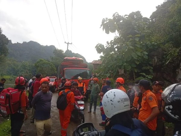 Proses pencarian korban pesawat ATR 42-500 oleh tim gabungan (Dok : Int).
