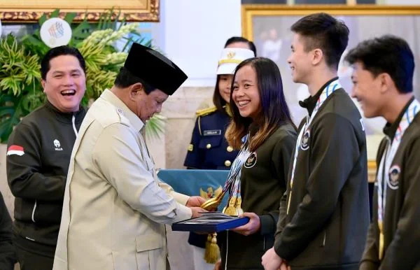 Presiden Prabowo Subianto memberikan penghargaan dan apresiasi kepada para atlet dan pelatih Indonesia yang telah mengharumkan nama bangsa pada ajang SEA Games ke-33 Thailand (Dok : Ist).
