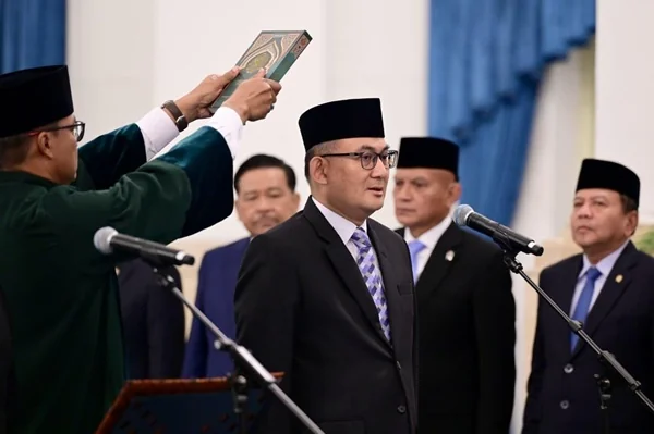 Presiden Prabowo Subianto resmi melantik Andi Rahadian sebagai Duta Besar Luar Biasa dan Berkuasa Penuh (LBBP) Republik Indonesia untuk Kesultanan Oman merangkap Republik Yaman (Dok : Ist).