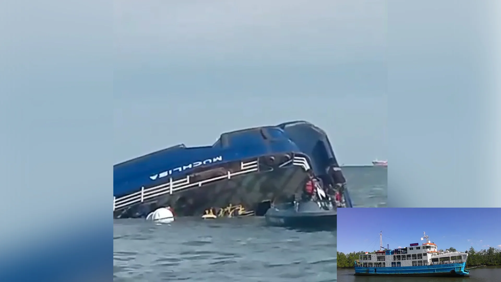 sebuah kapal Ferry, yang diduga adalah KMP Muchlisa, di sekitar Pelabuhan Penajam