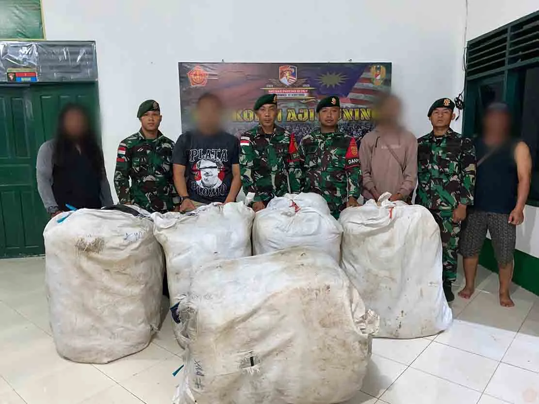 Tim Gabungan TNI Gagalkan Penyelundupan Balpress di Perbatasan RI-Malaysia.