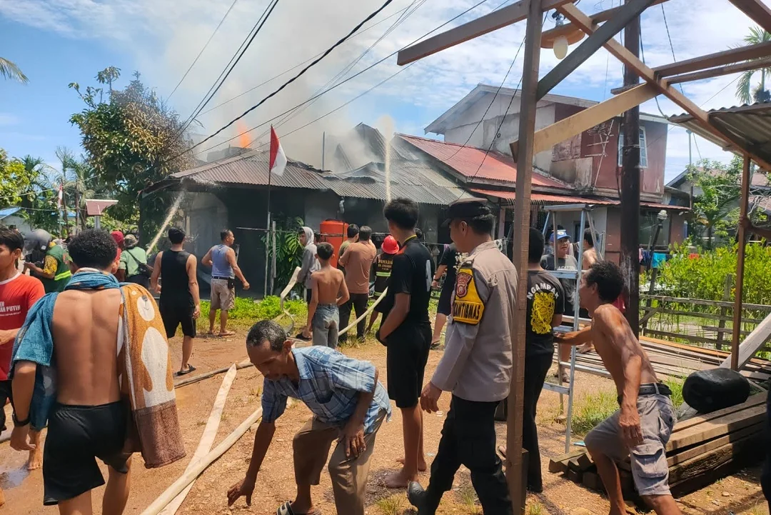 Cekcok Rumah Tangga Berujung Tragis, Pria di Kubu Raya Bakar Kasur hingga Rumah Hangus