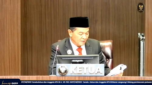 Putusan DKPP terkait Dugaan Pelanggaran Kode Etik Ketua KPU RI dan Enam Anggota lainnya. (Foto: Tangkapan Layar KabarIndonesia.id).
