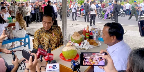 Presiden RI, Joko Widodo bersama Menteri Pertahanan RI, Prabowo Subianto beberapa waktu  lalu. (Foto: Dok. BPMI Setpres).