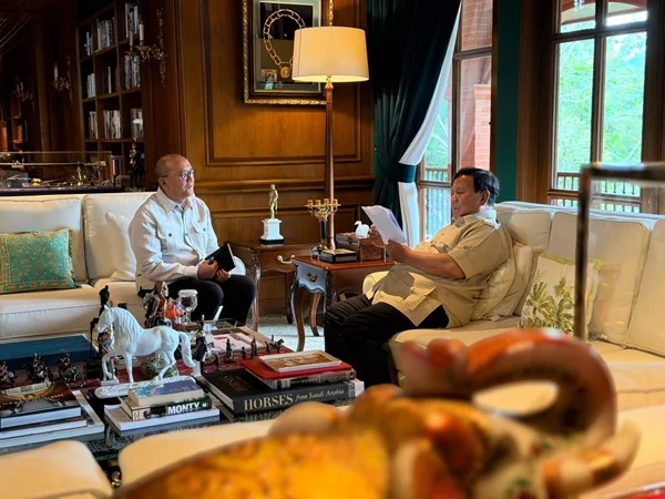 Presiden Prabowo Subianto menerima  Kepala Badan Pengelola Investasi Daya Anagata Nusantara (BPI Danantara) sekaligus Menteri Investasi dan Hilirisasi Rosan Roeslani (Dok : Ist).